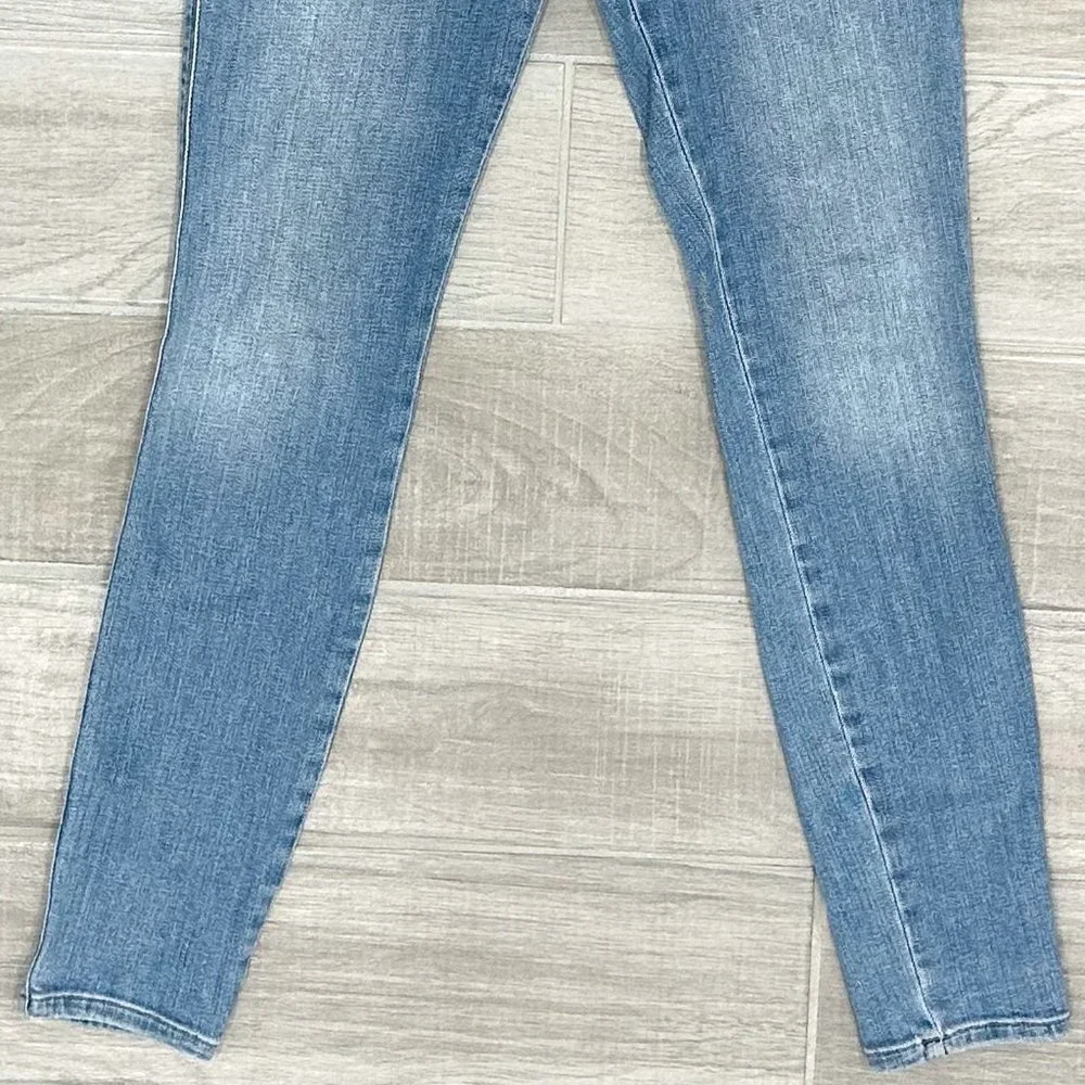 Frame Le High Skinny Double Needle in Overturn Beach Light Wash Denim Jeans